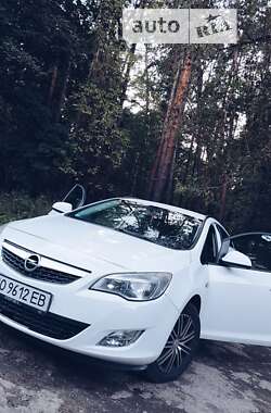 Универсал Opel Astra 2011 в Кременце