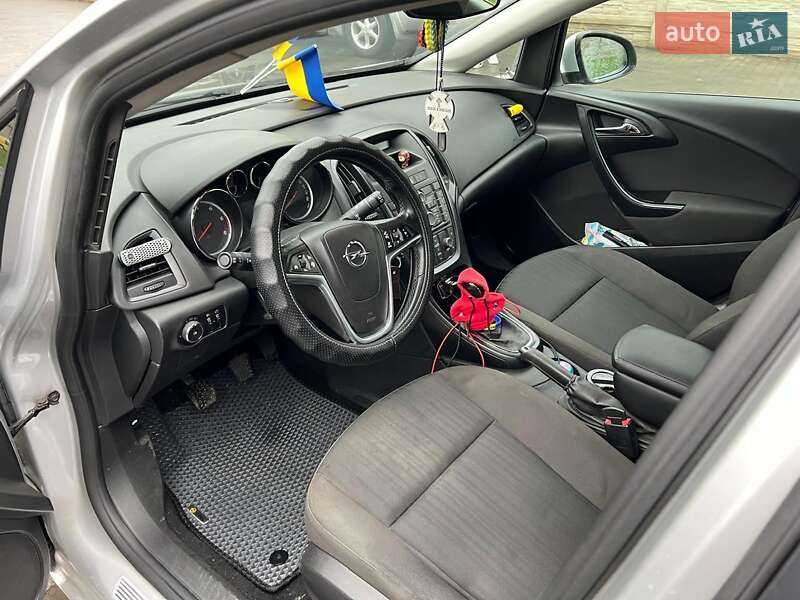 Универсал Opel Astra 2013 в Луцке