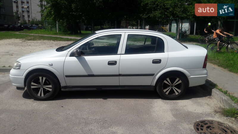 Седан Opel Astra 2008 в Львові