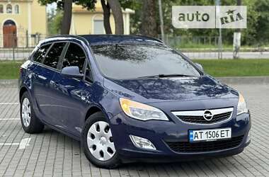 Універсал Opel Astra 2011 в Коломиї