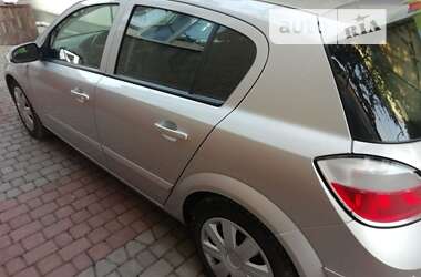 Хетчбек Opel Astra 2006 в Хусті