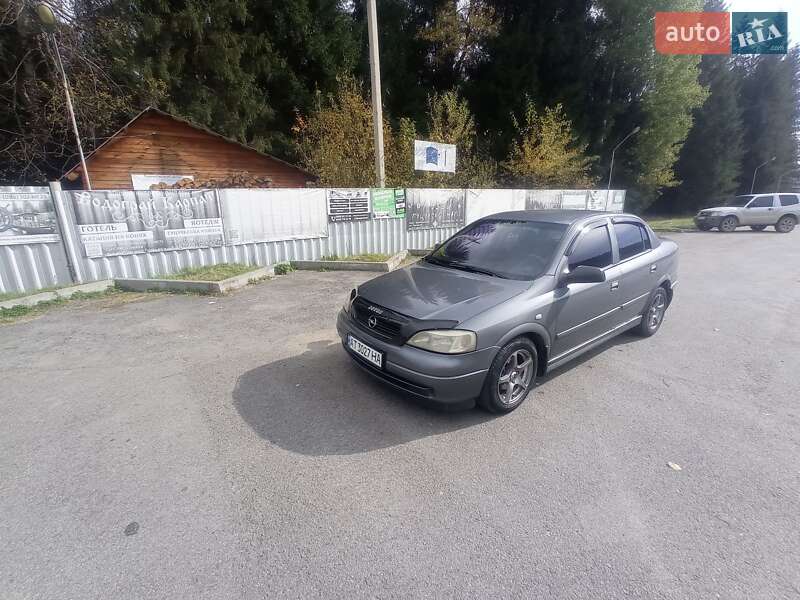 Седан Opel Astra 2008 в Верховине