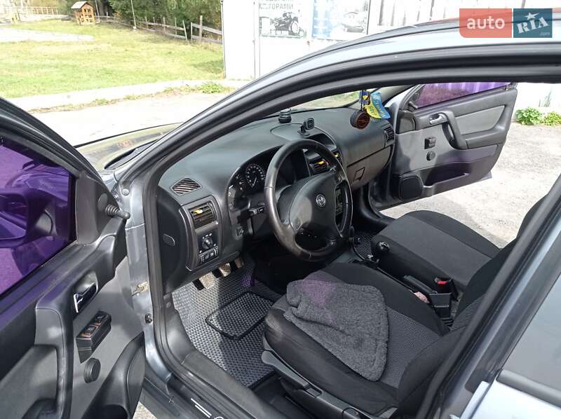 Седан Opel Astra 2008 в Верховине