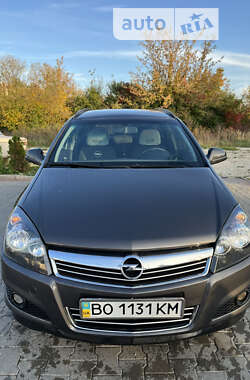 Универсал Opel Astra 2012 в Тернополе