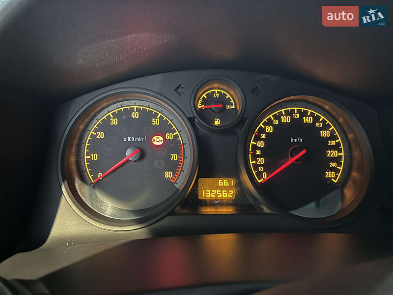 Универсал Opel Astra 2012 в Тернополе