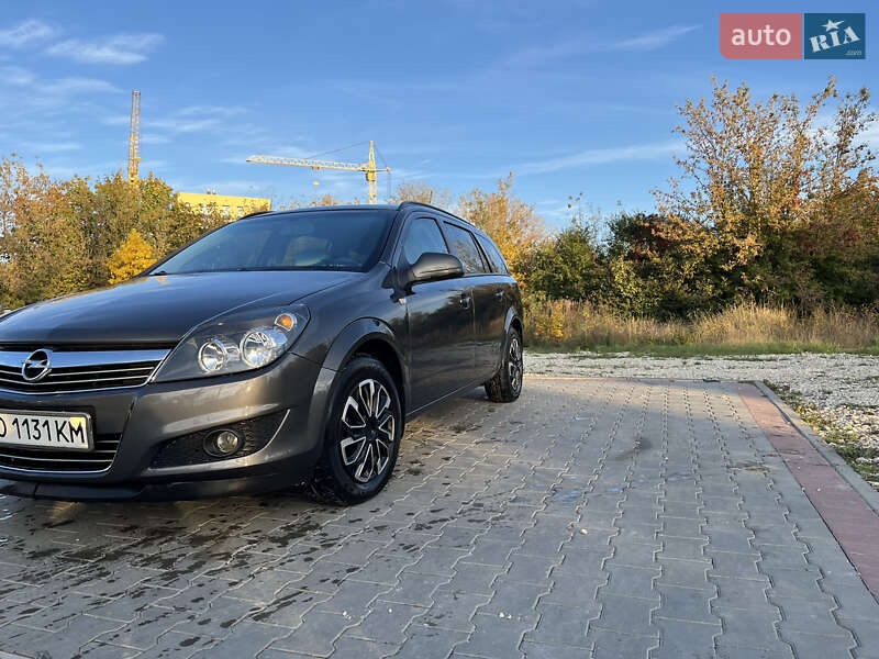 Универсал Opel Astra 2012 в Тернополе