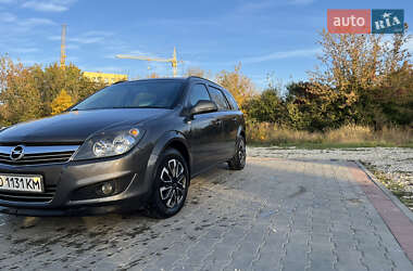 Універсал Opel Astra 2012 в Тернополі