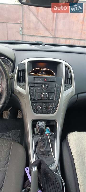 Універсал Opel Astra 2013 в Фастові