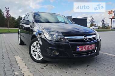 Універсал Opel Astra 2010 в Луцьку