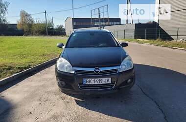 Універсал Opel Astra 2009 в Сарнах