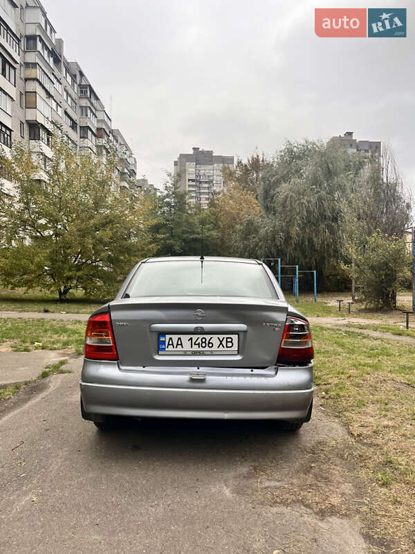 Седан Opel Astra 2004 в Киеве
