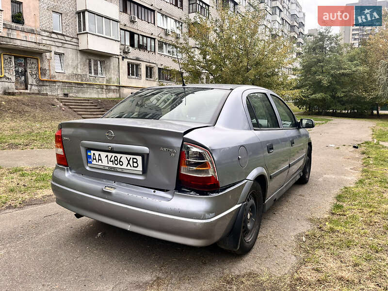 Седан Opel Astra 2004 в Киеве