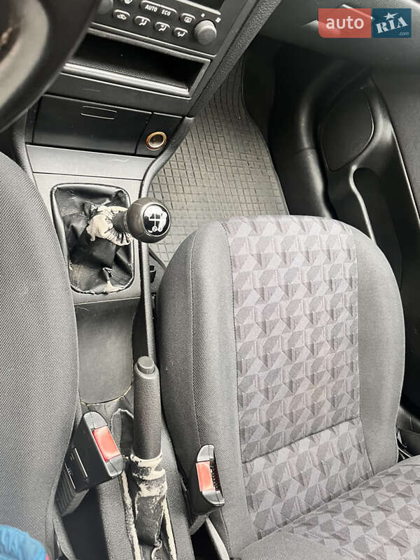 Седан Opel Astra 2004 в Киеве