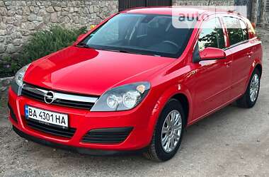 Хэтчбек Opel Astra 2006 в Первомайске