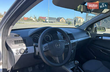 Универсал Opel Astra 2005 в 