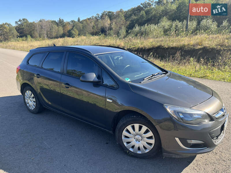 Універсал Opel Astra 2013 в Дрогобичі