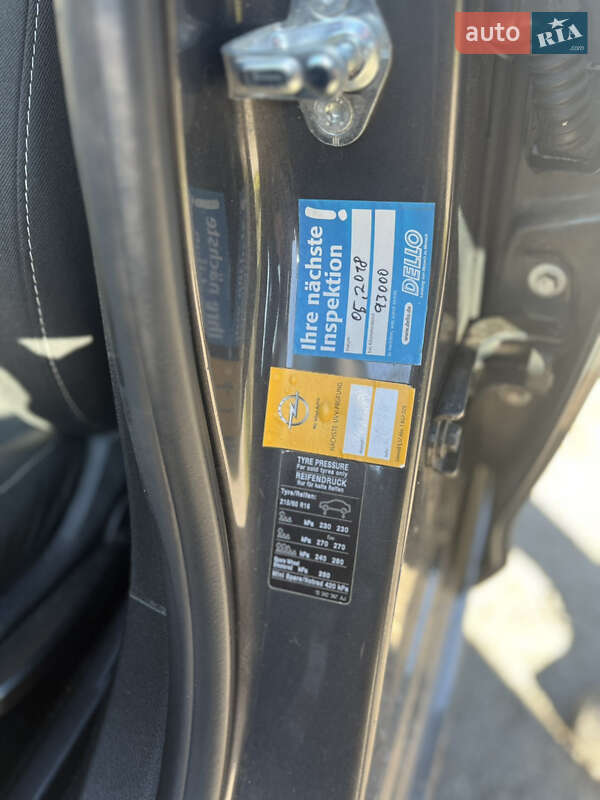 Універсал Opel Astra 2013 в Дрогобичі
