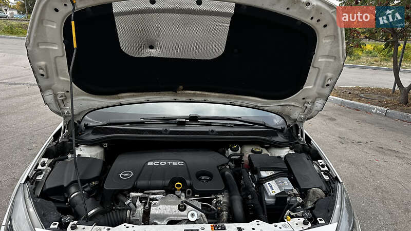 Седан Opel Astra 2015 в Павлограді