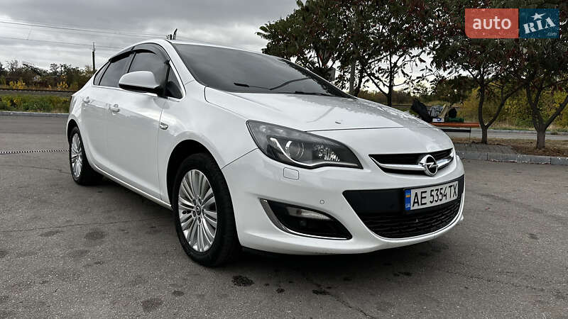 Седан Opel Astra 2015 в Павлограді