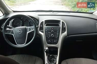 Универсал Opel Astra 2012 в 