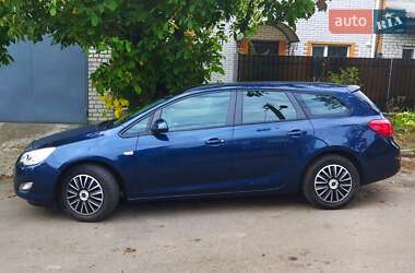 Универсал Opel Astra 2012 в 