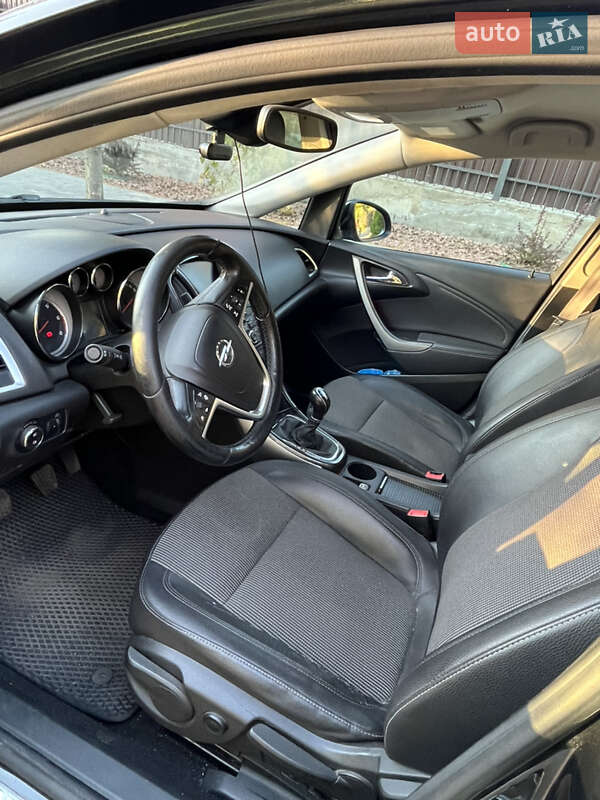 Универсал Opel Astra 2014 в Киеве