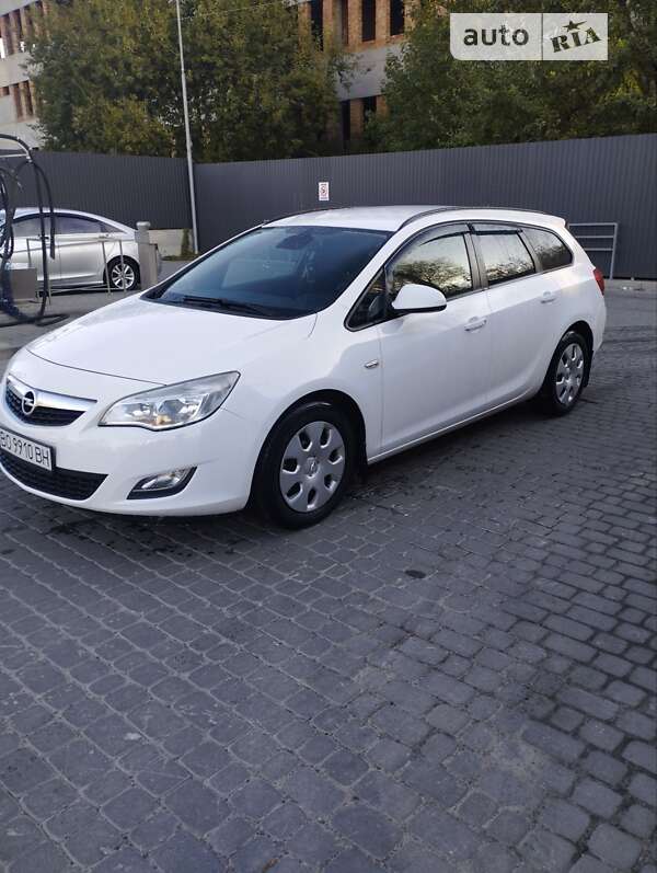 Универсал Opel Astra 2012 в Львове