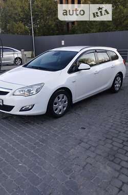 Универсал Opel Astra 2012 в Львове