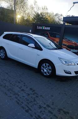 Универсал Opel Astra 2012 в Львове