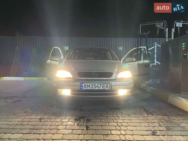 Седан Opel Astra 2001 в Коростене