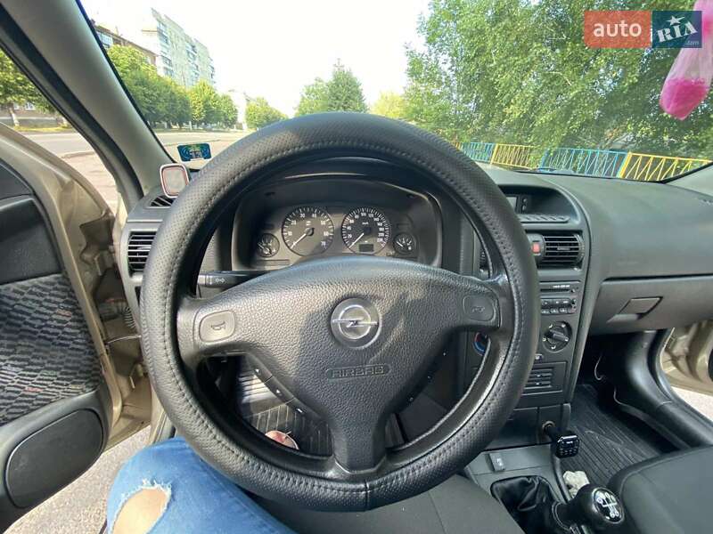 Седан Opel Astra 2001 в Коростене
