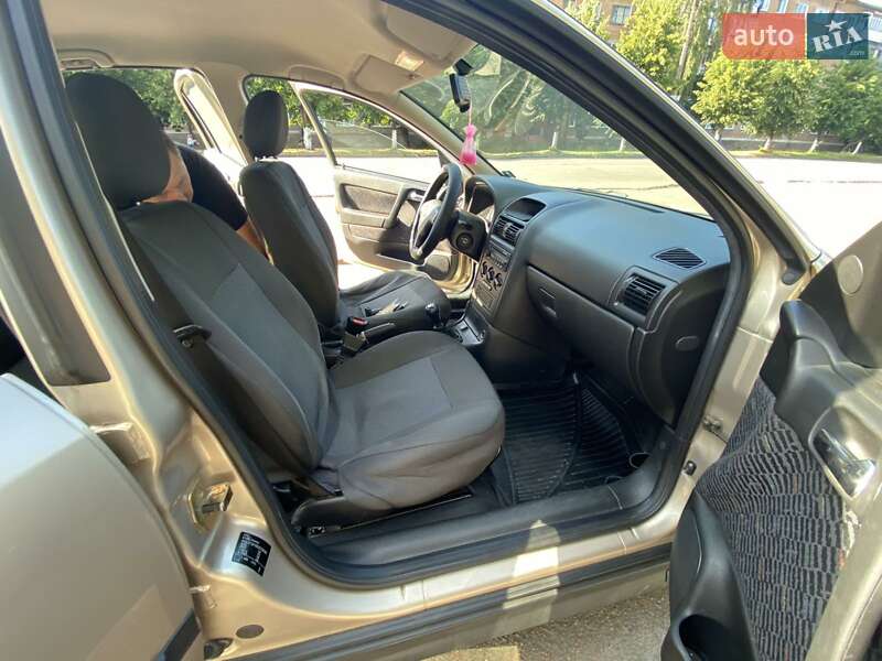 Седан Opel Astra 2001 в Коростене