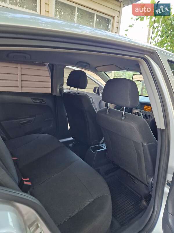Хэтчбек Opel Astra 2004 в Владимире