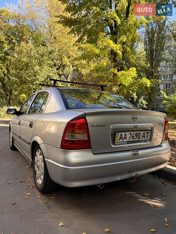 Седан Opel Astra 2005 в Киеве