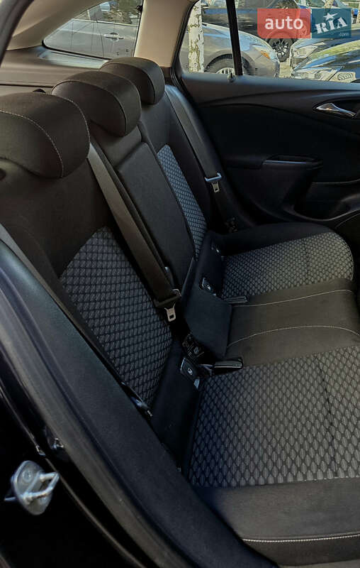 Універсал Opel Astra 2016 в Києві