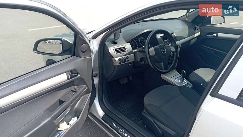 Хэтчбек Opel Astra 2008 в Павлограде