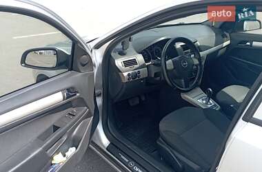 Хэтчбек Opel Astra 2008 в 