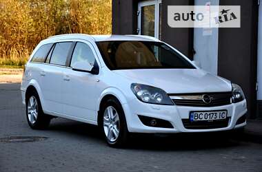 Універсал Opel Astra 2010 в Львові