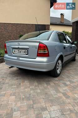 Седан Opel Astra 2004 в 