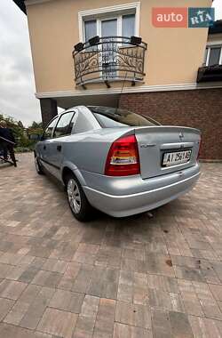 Седан Opel Astra 2004 в 