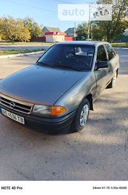 Седан Opel Astra 1994 в Кам'янському