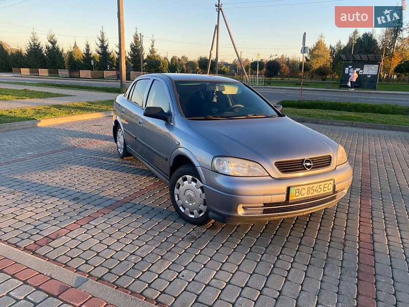 Седан Opel Astra 2008 в Львове