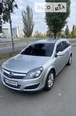 Універсал Opel Astra 2010 в Києві