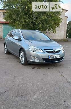 Універсал Opel Astra 2010 в Вараші