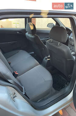 Универсал Opel Astra 2012 в 