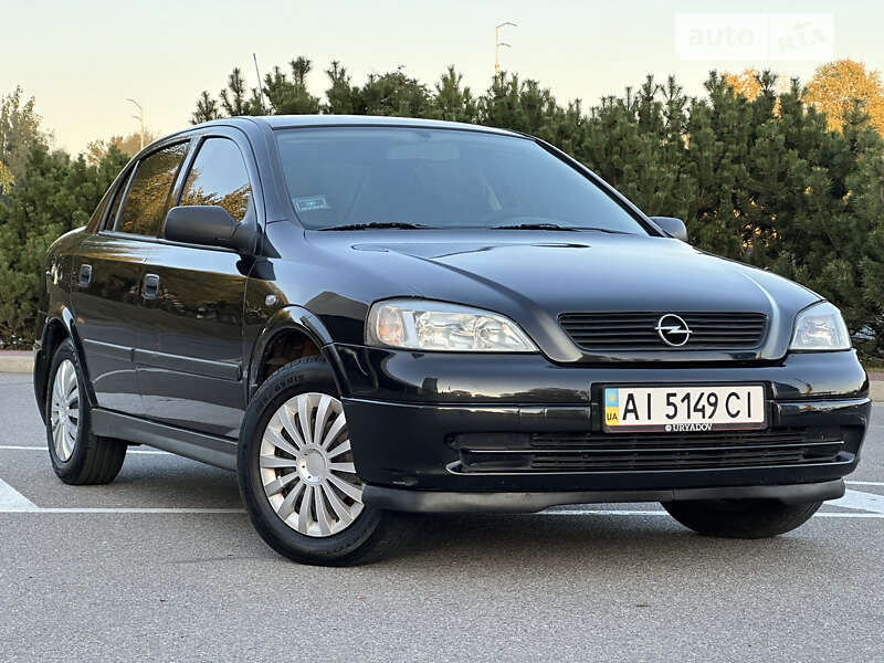 Седан Opel Astra 2005 в 