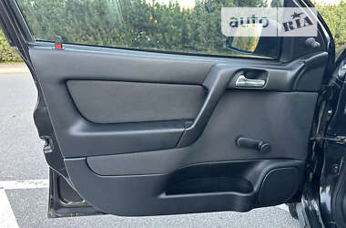 Седан Opel Astra 2005 в 