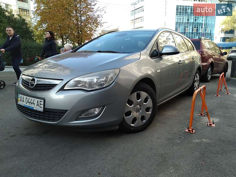 Универсал Opel Astra 2011 в Киеве