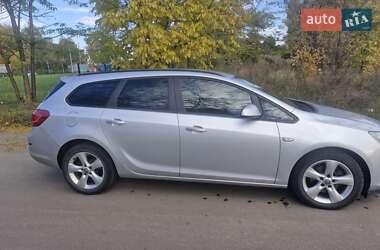 Универсал Opel Astra 2011 в 
