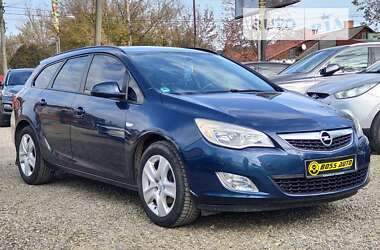 Універсал Opel Astra 2011 в Коломиї